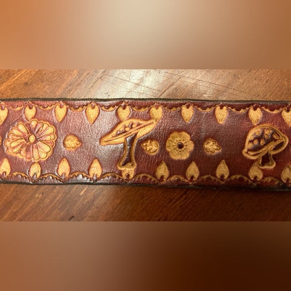 Vintage Leather Hand Tooled Mushroom Print Belt - Picture 4 of 8